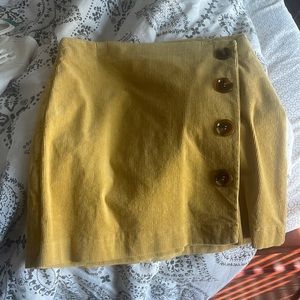 Never worn but no tags. Altard state yellow button skirt corduroy